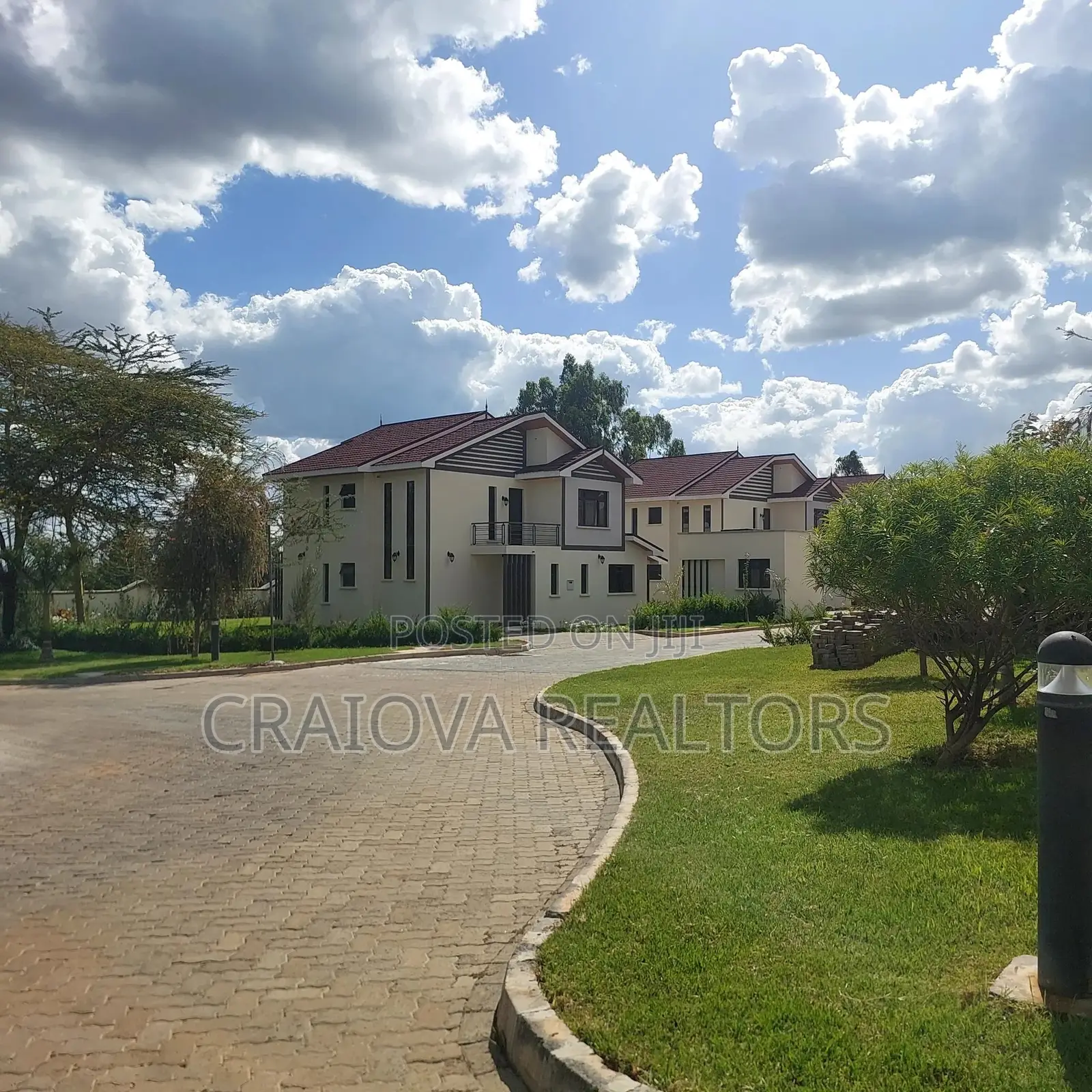 4bdrm Villa in Junction for sale