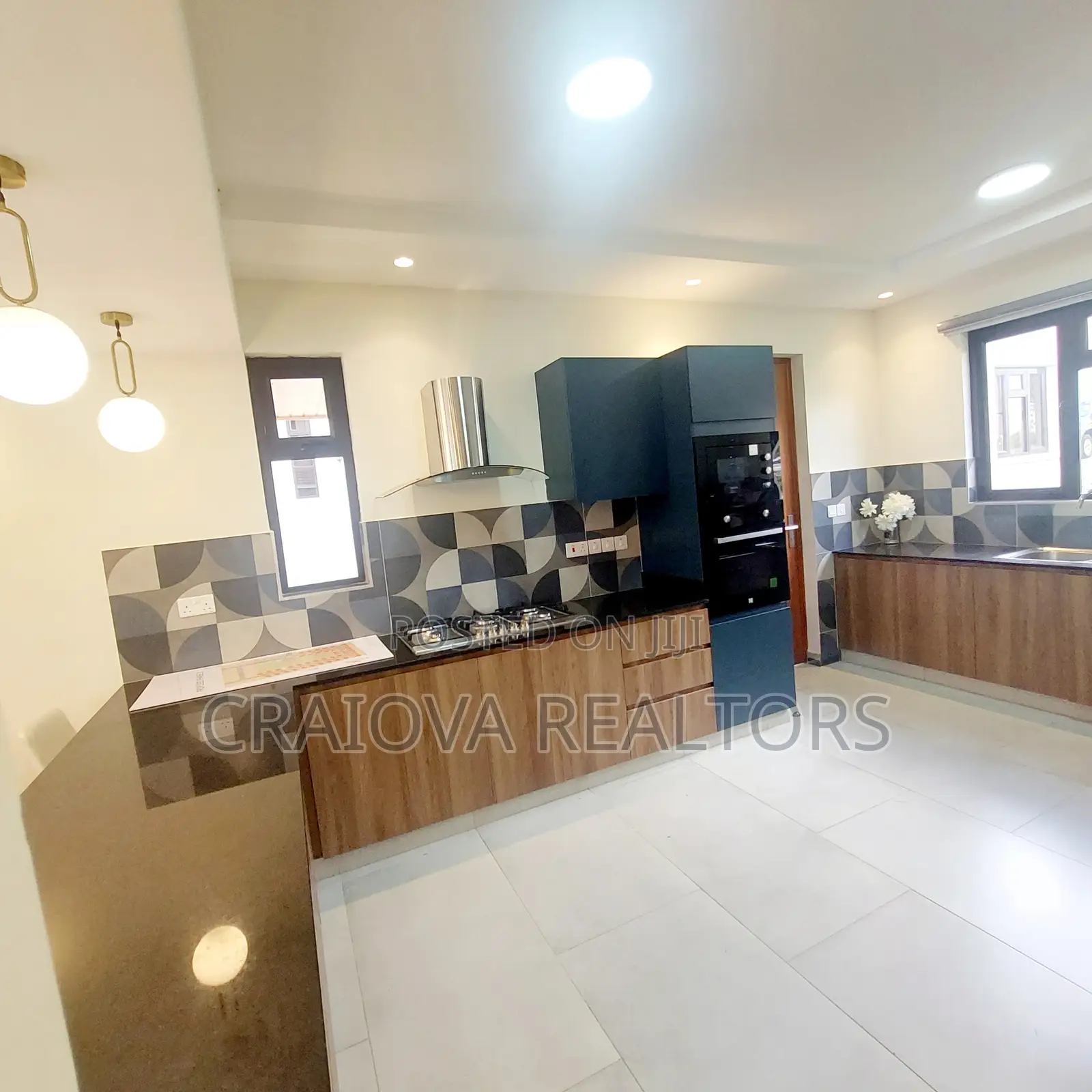 4bdrm Villa in Junction for sale