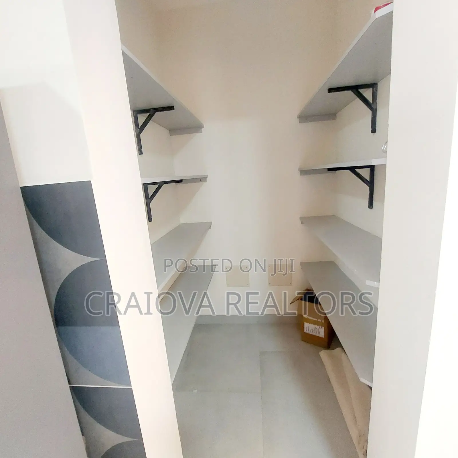 4bdrm Villa in Junction for sale