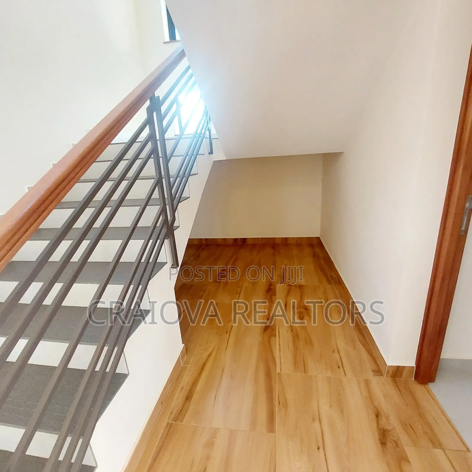 4bdrm Villa in Junction for sale