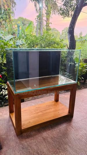 Complete Aquarium With Console Table - thumbnail 2
