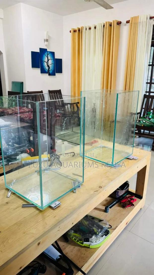 Empty Aquarium With Lid - main view