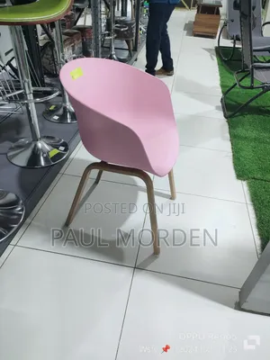 Plastic Dining Chair With Good Backrest