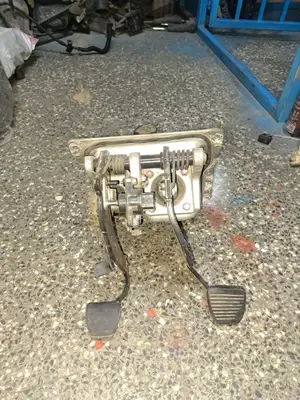 Isuzu FRR 90 Foot Valve Assembly