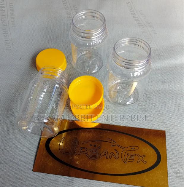 Eco-Friendly 1kg Plastic Honey Packaging Tins - main view
