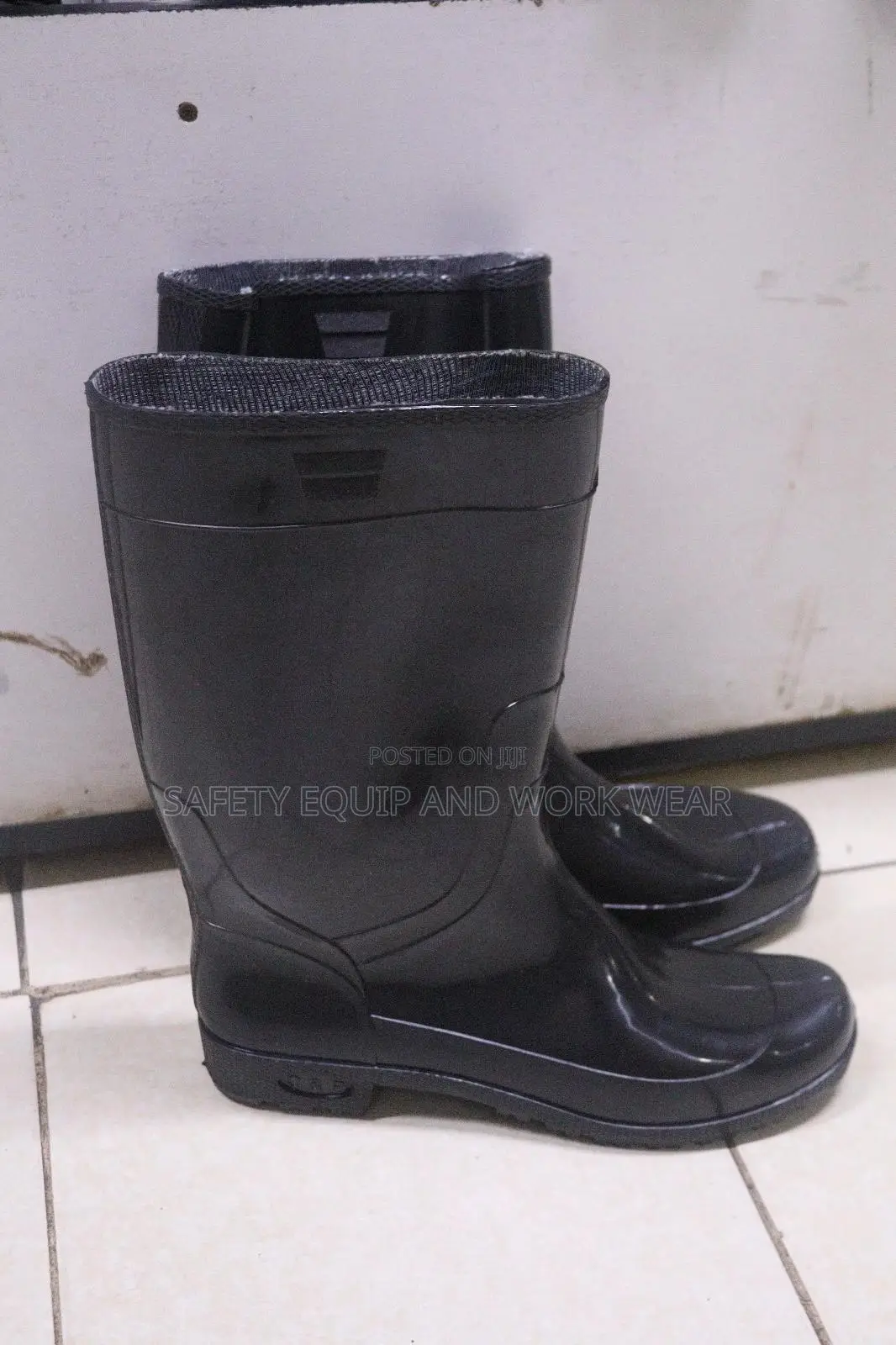 Black Light Rainy Gumboots