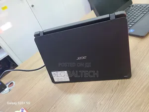 Laptop Acer TravelMate B 4GB Intel Celeron SSD 72GB