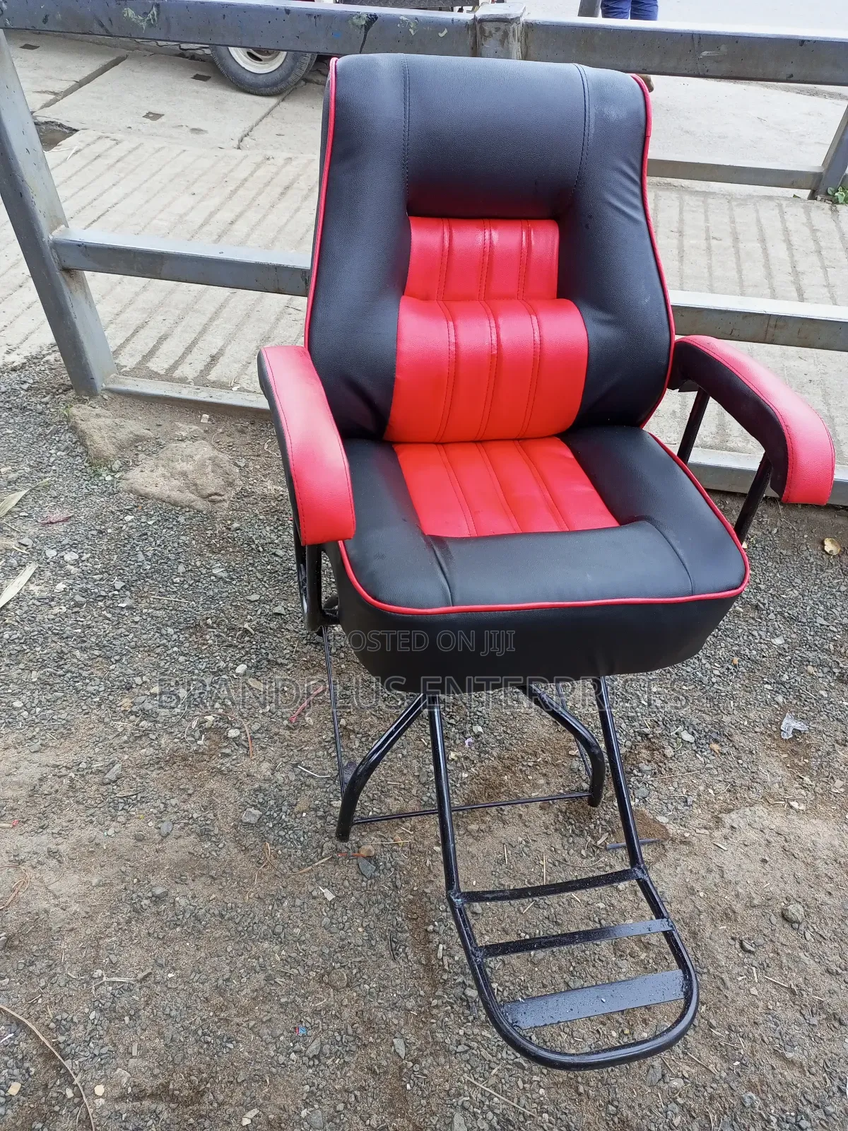 Simple and Elegant Kinyozi/Barbershop Chair