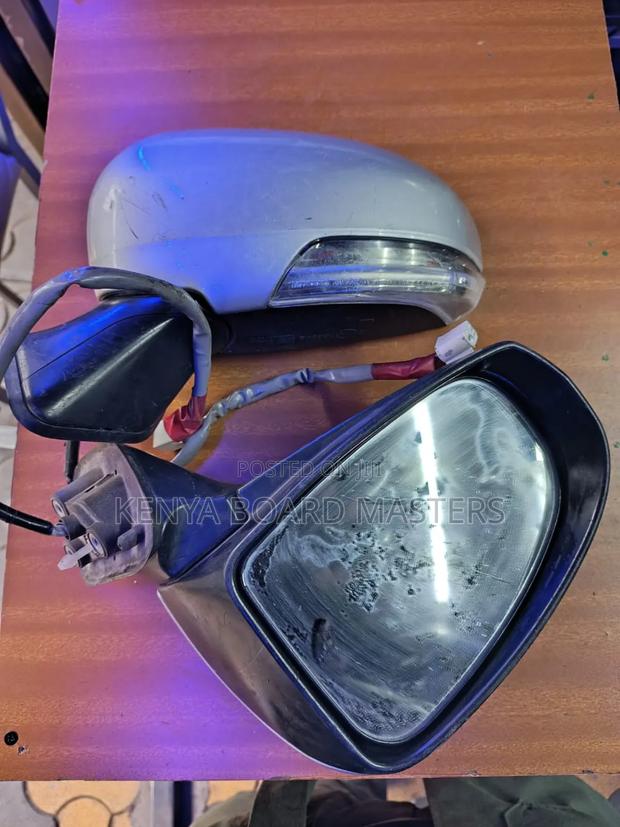 Toyota Ractis 2010 - 2020 Side Mirrors - thumbnail 2