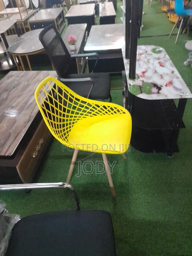 Modern Eames Seat/Chair - main view