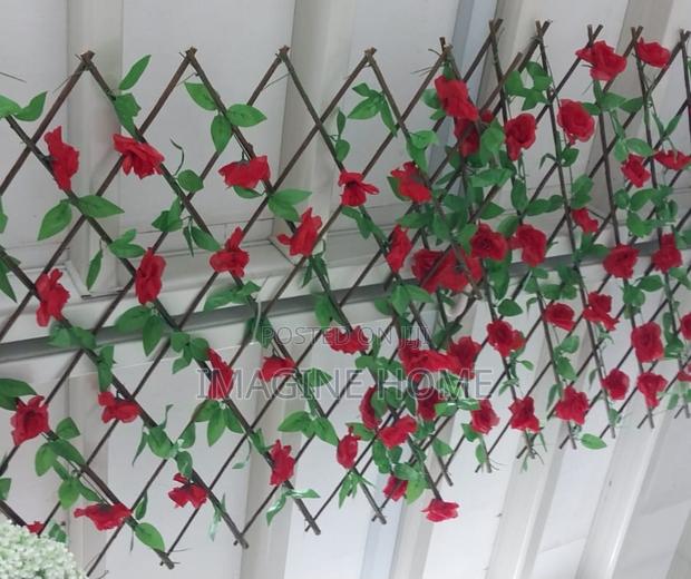 Red Flowers Stretchable/Expandable Green Fence