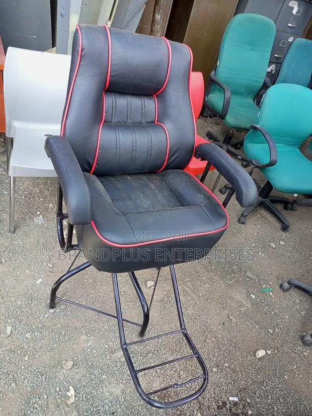 Standard Barbershop Seat - main view