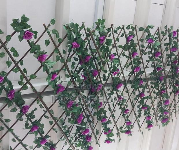 Beautiful Expandable/Stretchable Green Fence Decor - main view