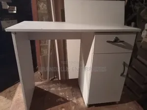 Manicure Table