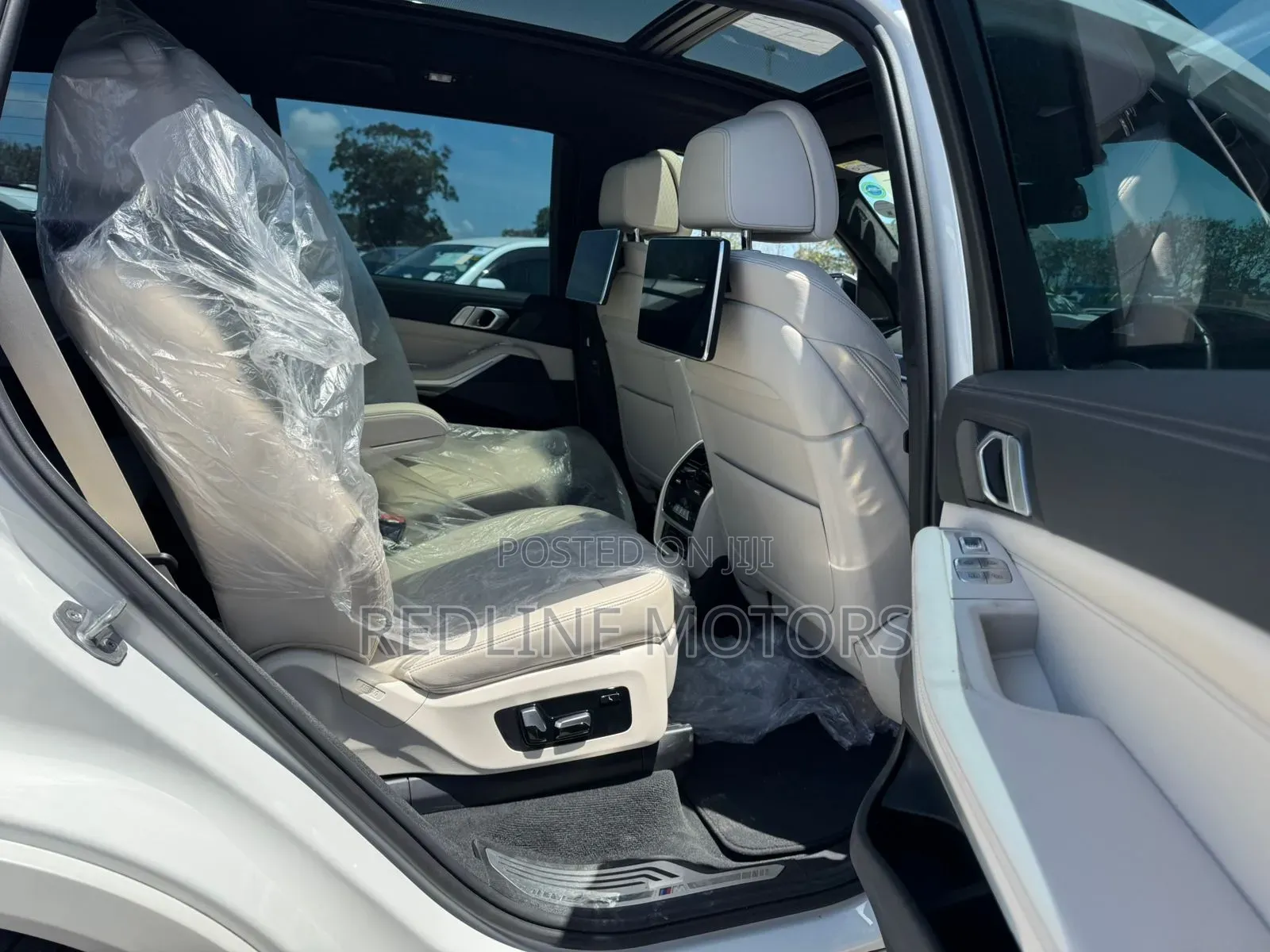 BMW X7 xDrive50i 2019 Off white
