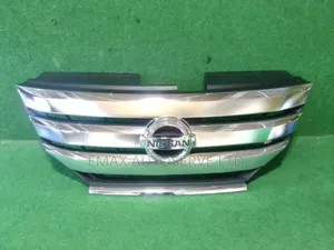 Grill Nissan Serena 2012
