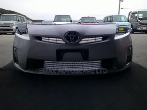 Front Bumper Toyota Prius 2011
