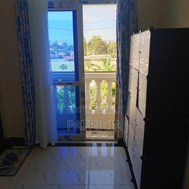 Short and Long Stays Studio Apartment - thumbnail 4
