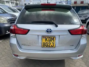 Toyota Corolla Fielder 1.5 Hybrid FWD 2016 Silver