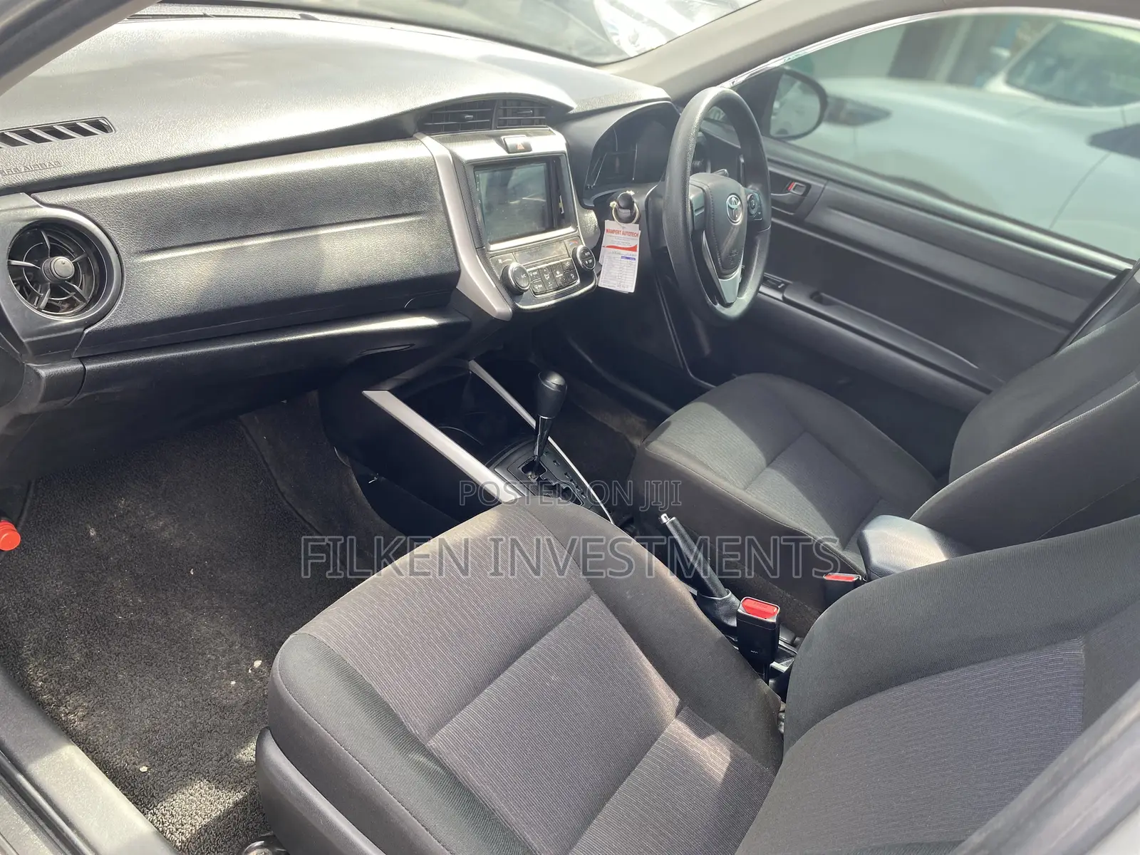 Toyota Corolla Fielder 1.5 Hybrid FWD 2016 Silver