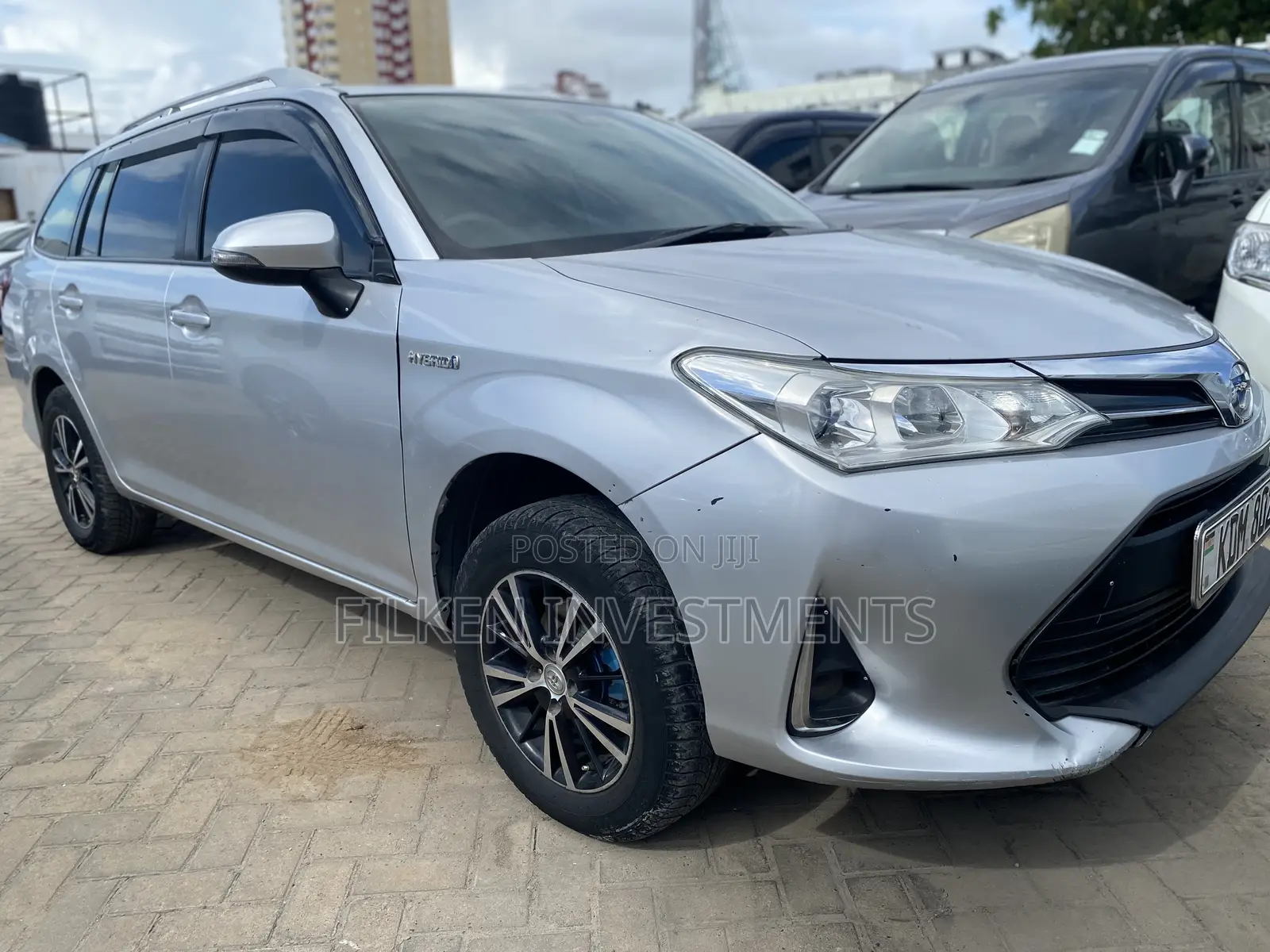 Toyota Corolla Fielder 1.5 Hybrid FWD 2016 Silver