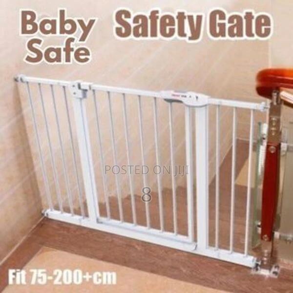 Child Pet Safety Gate – Secure Easy to Install