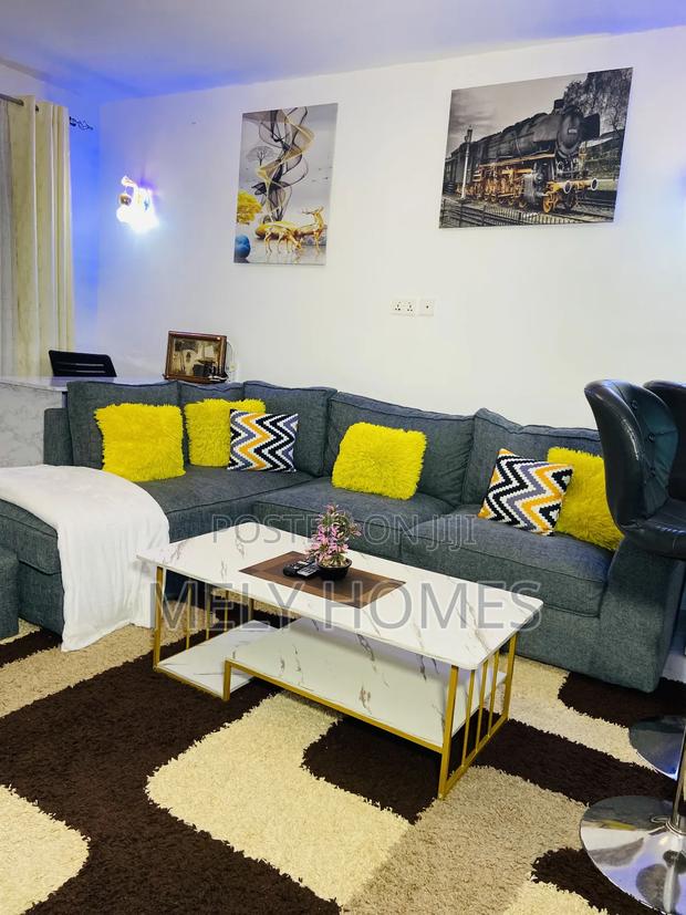 2br Eastern Bypass Membly Airbnb - thumbnail 3