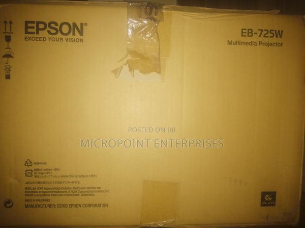 Short Throw Projector - thumbnail 2