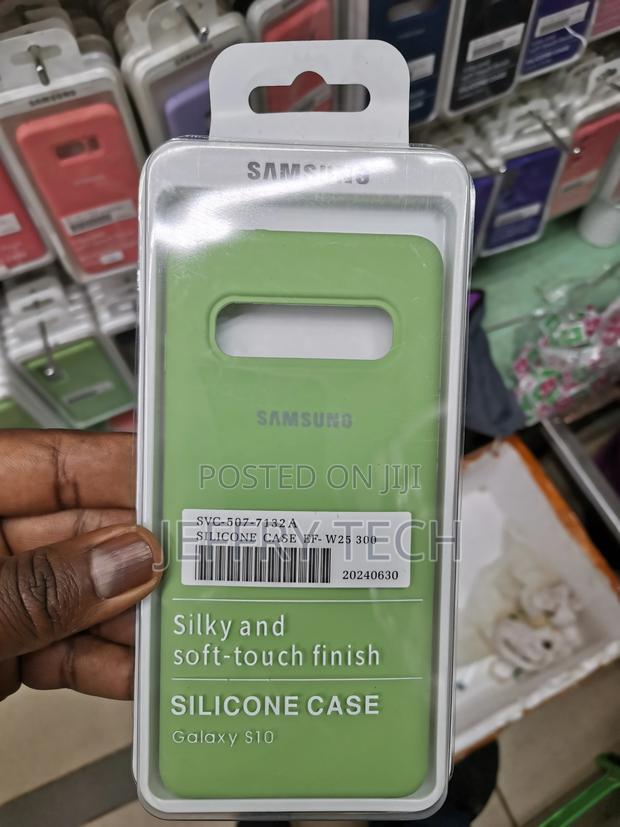 Samsung Galaxy S10 Case, Soft Silicone Phone Cover -Green - main view