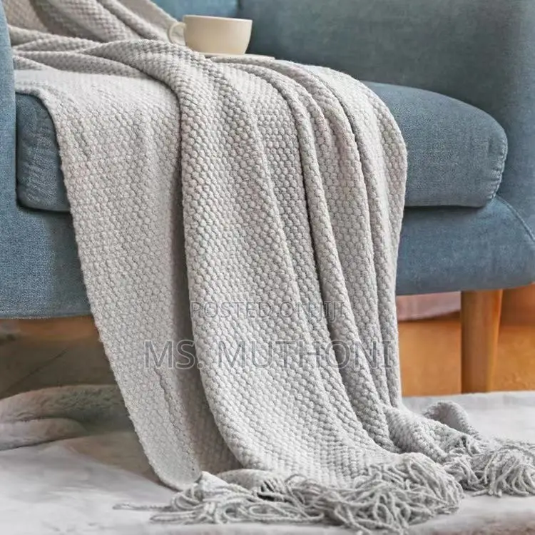 Super Soft Knitted Throw Blanket With Tassels