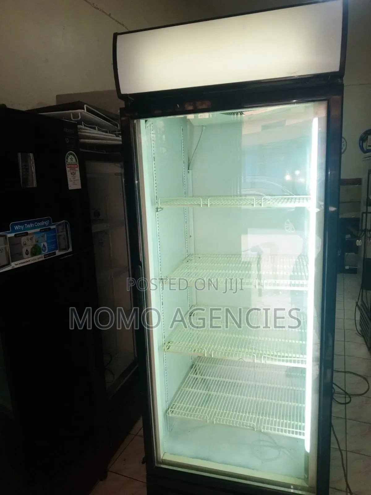 Commercial Shop Display 650l
