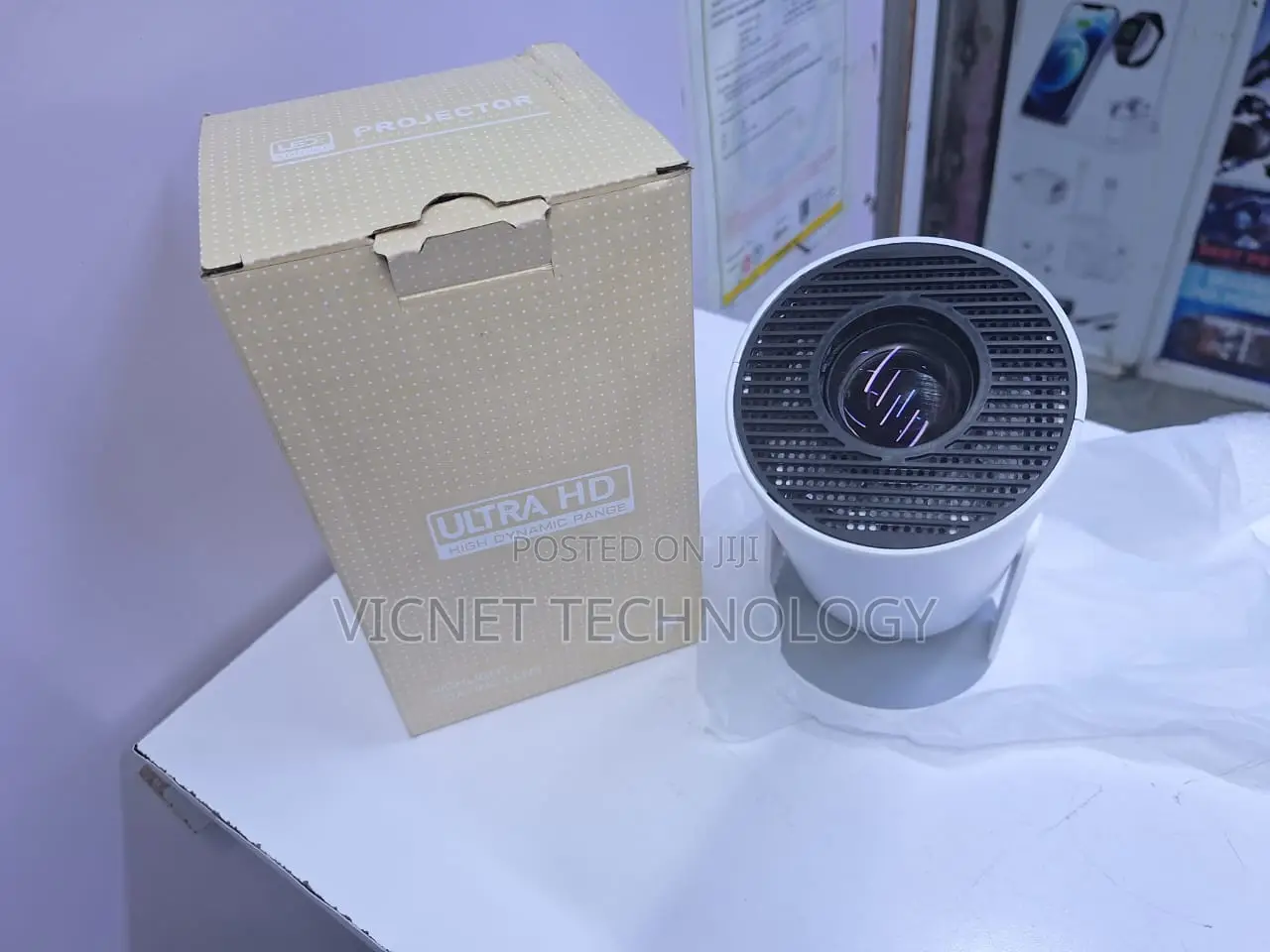 1080P HD Android Projector With 1gb RAM 8gb Storage