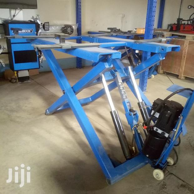Wheel Alignment Machine - thumbnail 2