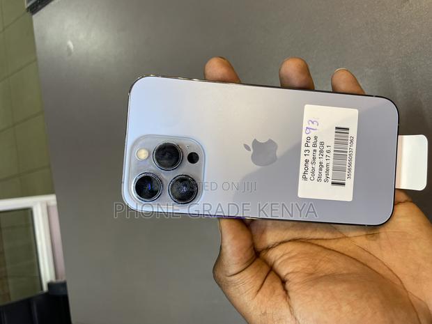 Apple iPhone 13 Pro 256 GB Blue - main view