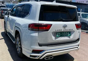 Toyota Land Cruiser Prado 2022 White