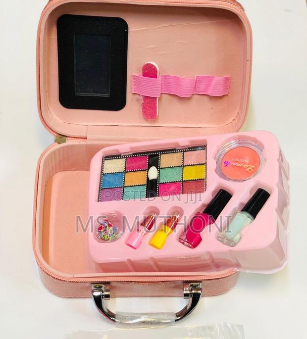 Kids Non _Allergic Make Up Kit - thumbnail 4