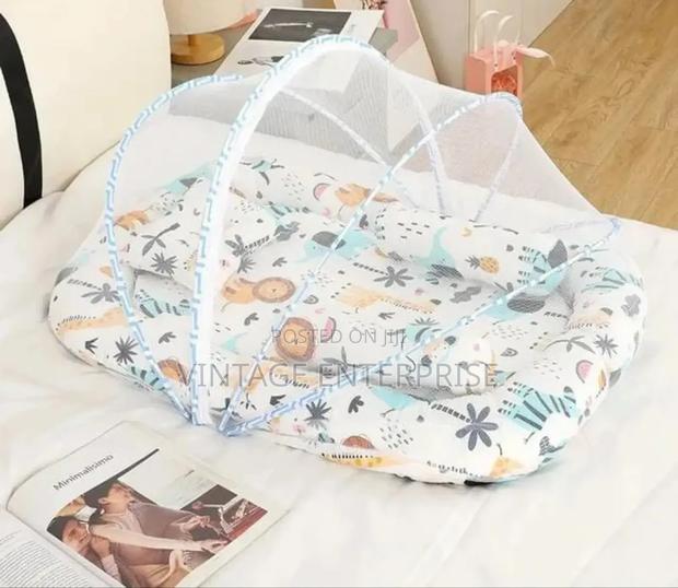 Net With Pillows - main view