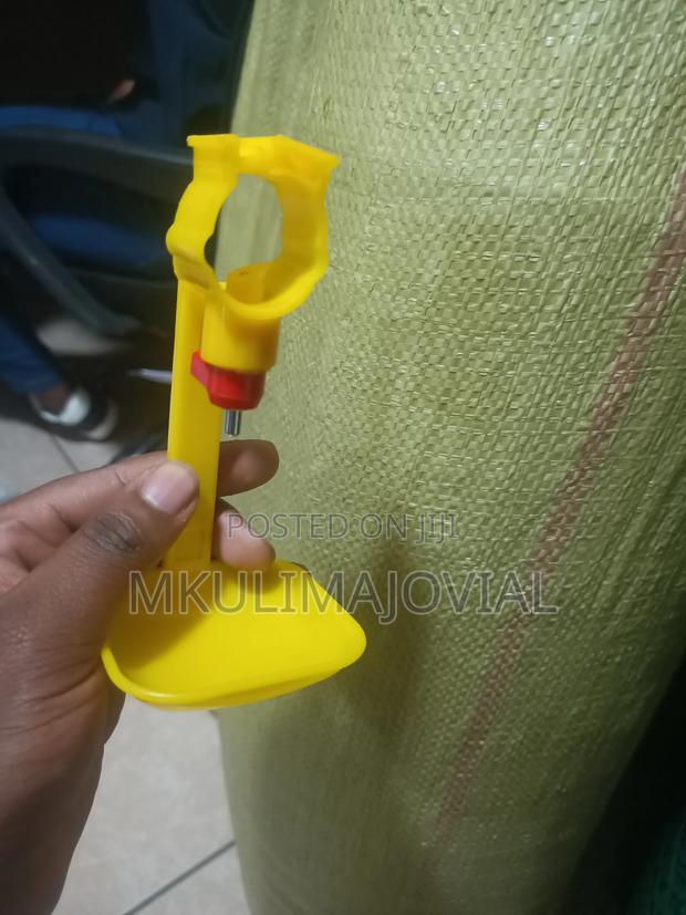Yellow Chicken Nipple Drinkers With Single Cup
