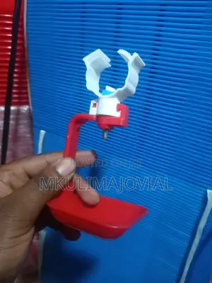 Red/Yellow Chicken Nipple Drinker
