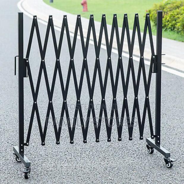 Metallic Expandable Barricade - main view