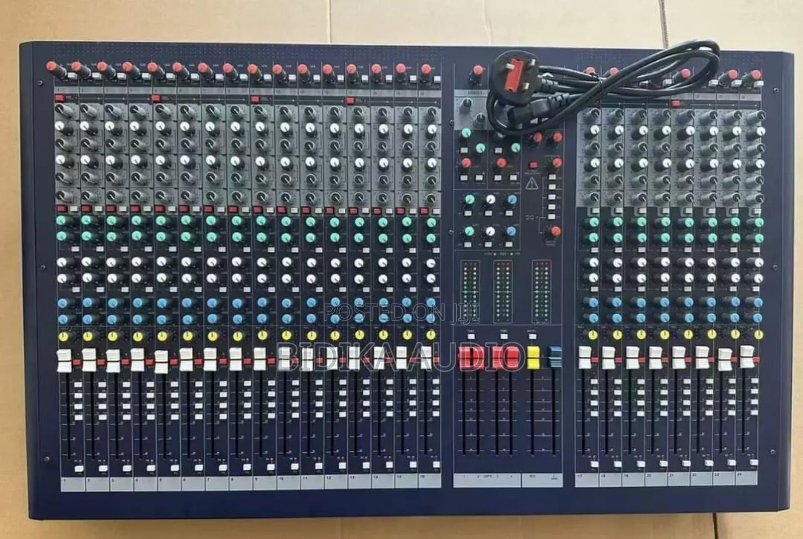 Lx9 Soundcraft 32channel Plain Mixer
