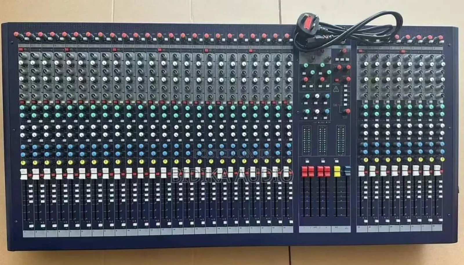 Lx9 Soundcraft 32channel Plain Mixer