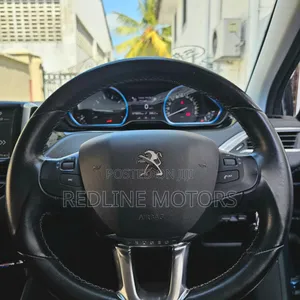 Peugeot 2008 1.2 PureTech (110 Hp) 2018 Blue