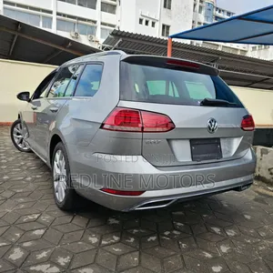 Volkswagen Golf 2017 Brown