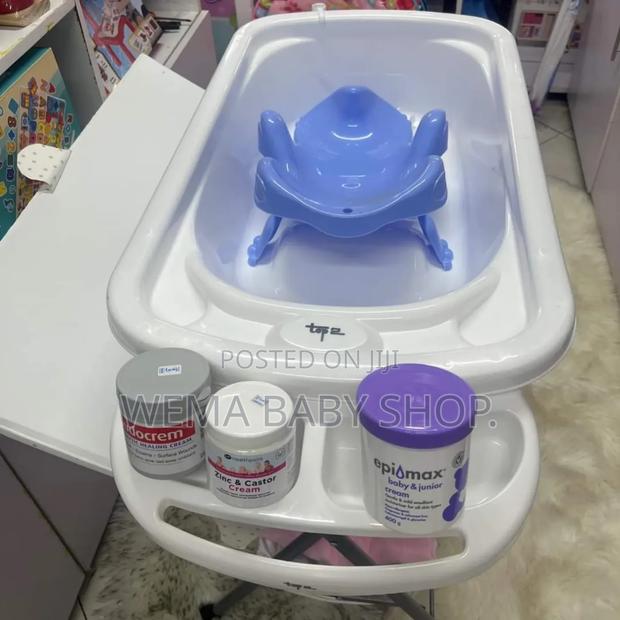 Baby Portable/Foldable Bath Station With a Changing Mat - thumbnail 4