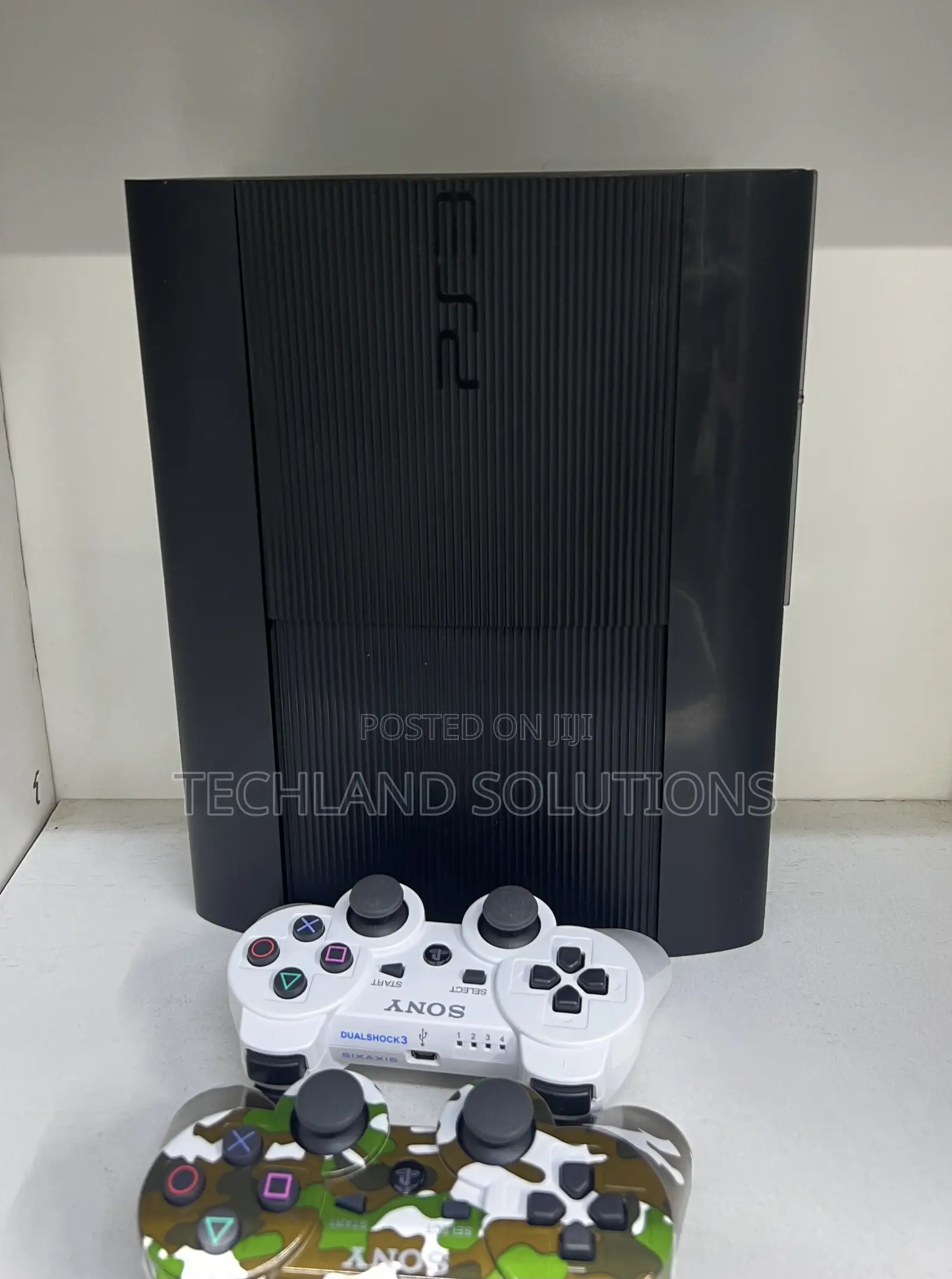 Sony Ps3 + ,Camouflage Pad , 15 Games