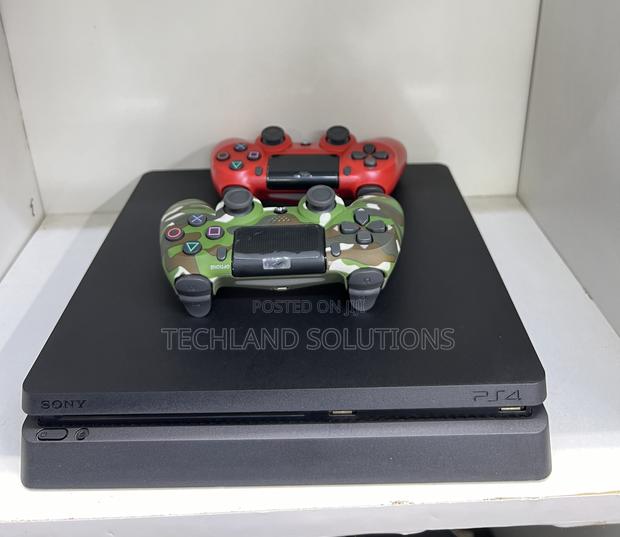 Chipped Ps4 Slim Console (Matte Black) With 2 Pads - thumbnail 4