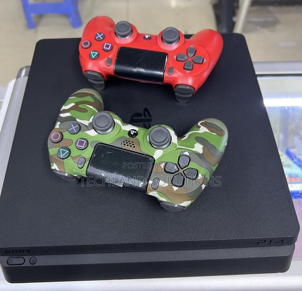 Chipped Ps4 Slim Console (Matte Black) With 2 Pads - thumbnail 3