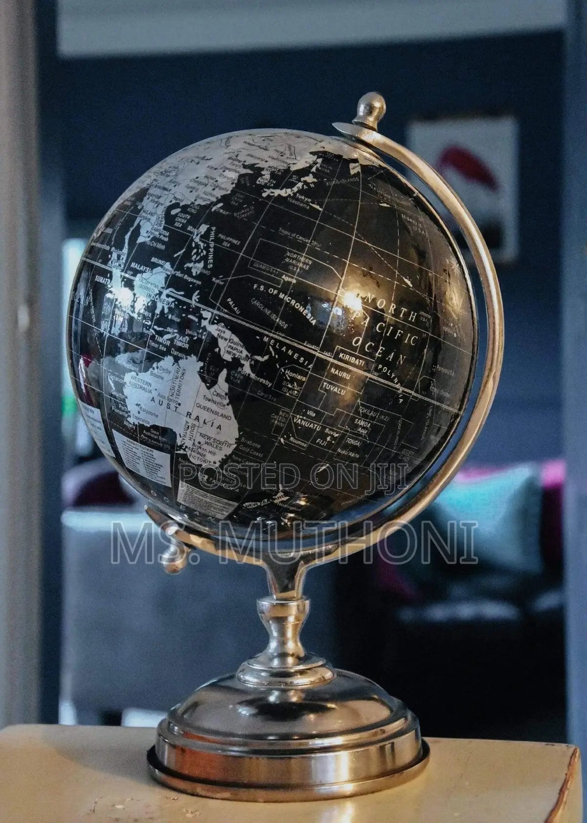 20 Cm Large World Black Globe on a Metal Stand