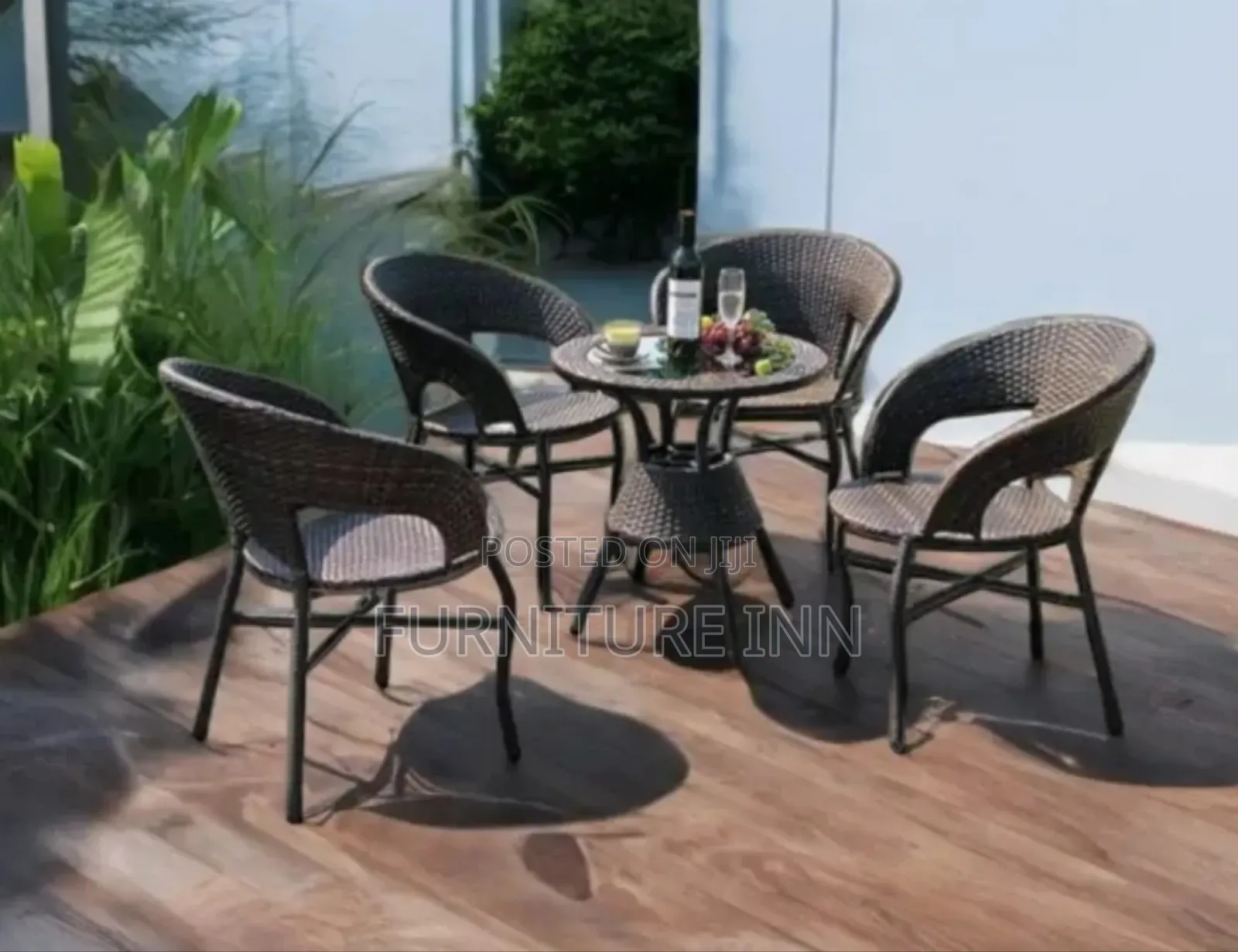 Elegant Outdoor Table +4 Chairs